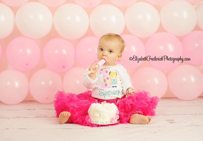 Balloon Birthday CT Smash Cake Photographer Elizabeth Frederick Photography Specializing in Newborn, Baby, First Birthday, & Wedding Photography. Cake curtosey of the Amazing You've Been Cupcaked! In wallingford, CT