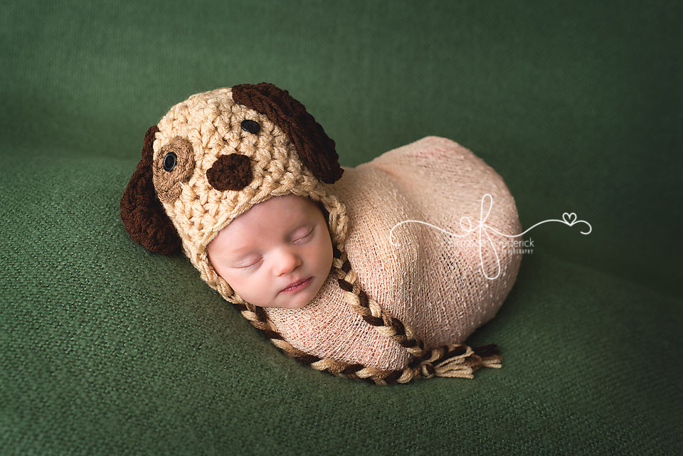 https://elizabethfrederickphotography.com/wp-content/uploads/2015/10/CT-Newborn-Photographer-Elizabeth-Frederick-photography-gp-32.jpg