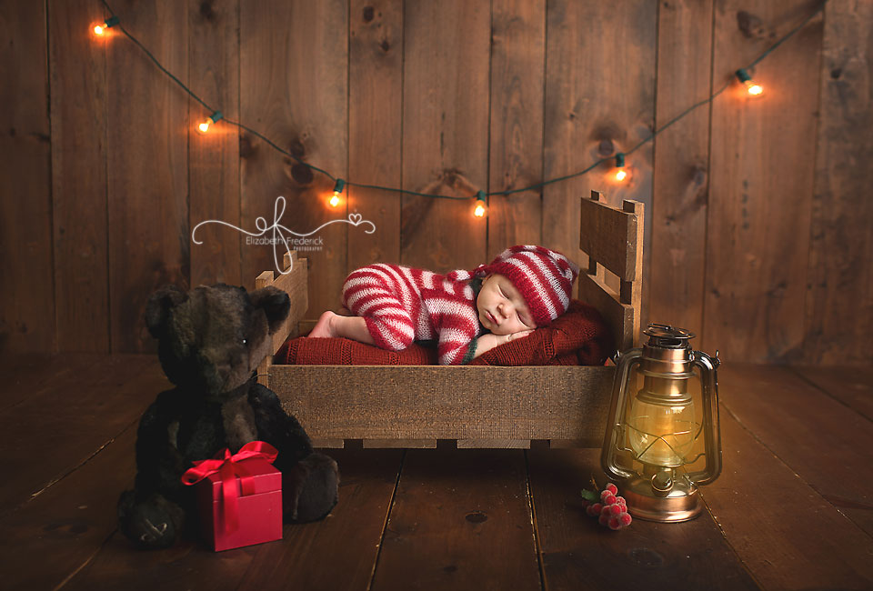 Christmas Newborn Photography Session | CT Newborn Photographer Elizabeth Frederick Photography
