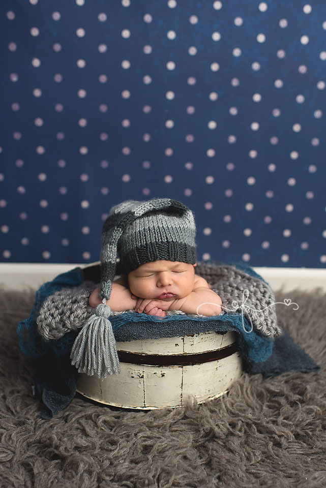 Navy & Grey Newborn Photography Session | Baby Boy Newborn Photography | Newborn Photography Idea | CT Newborn Photographer Elizabeth Frederick Photography