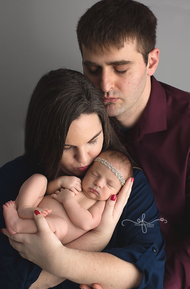 Family Pose | CT Newborn Photographer Elizabeth Frederick Photography
