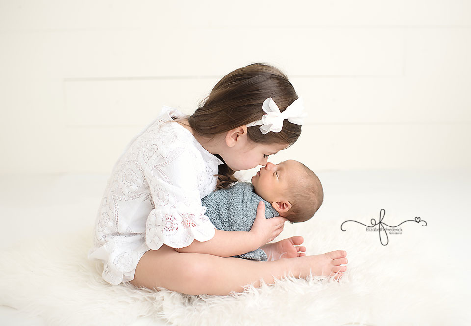 Sibling Pose CT Newborn Photographer Elizabeth Frederick Photography