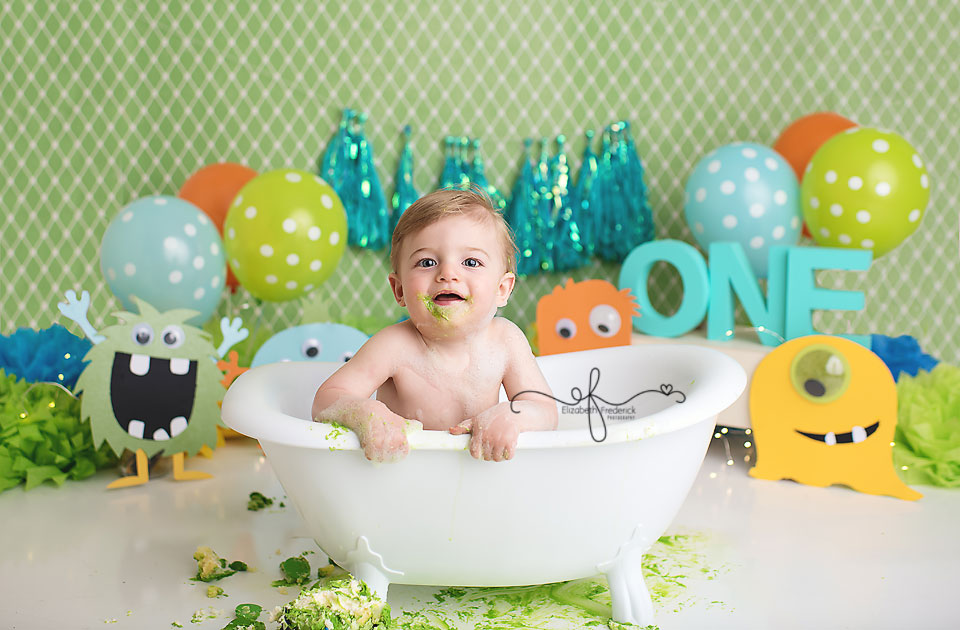 Little Monster Bath Splash Smash Cake First Birthday CT Smash Cake Photographer Elizabeth Frederick Photography.