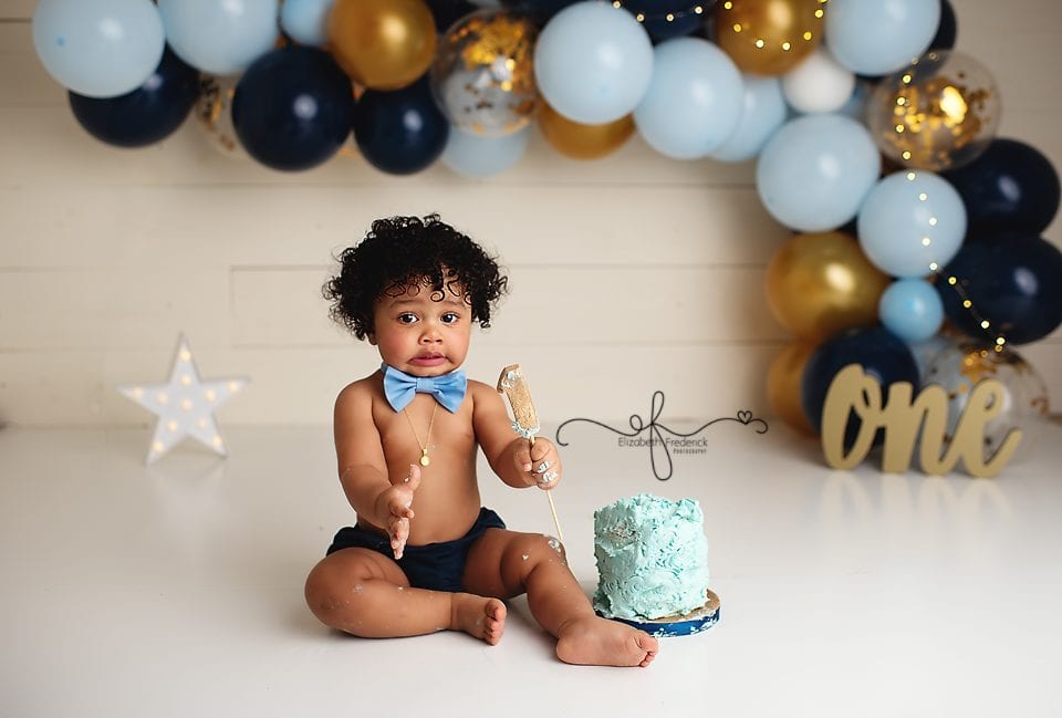 Blue & Gold Balloon Banner decor | First Birthday Party ideas | Smash Cake Photography Ideas | CT Smash Cake Photographer Elizabeth Frederick Photography