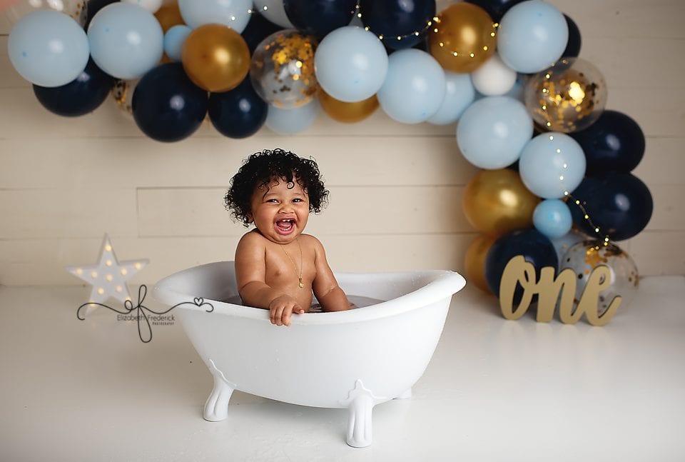 Baby Bath Splash | Blue & Gold Balloon Banner decor | First Birthday Party ideas | Smash Cake Photography Ideas | CT Smash Cake Photographer Elizabeth Frederick Photography