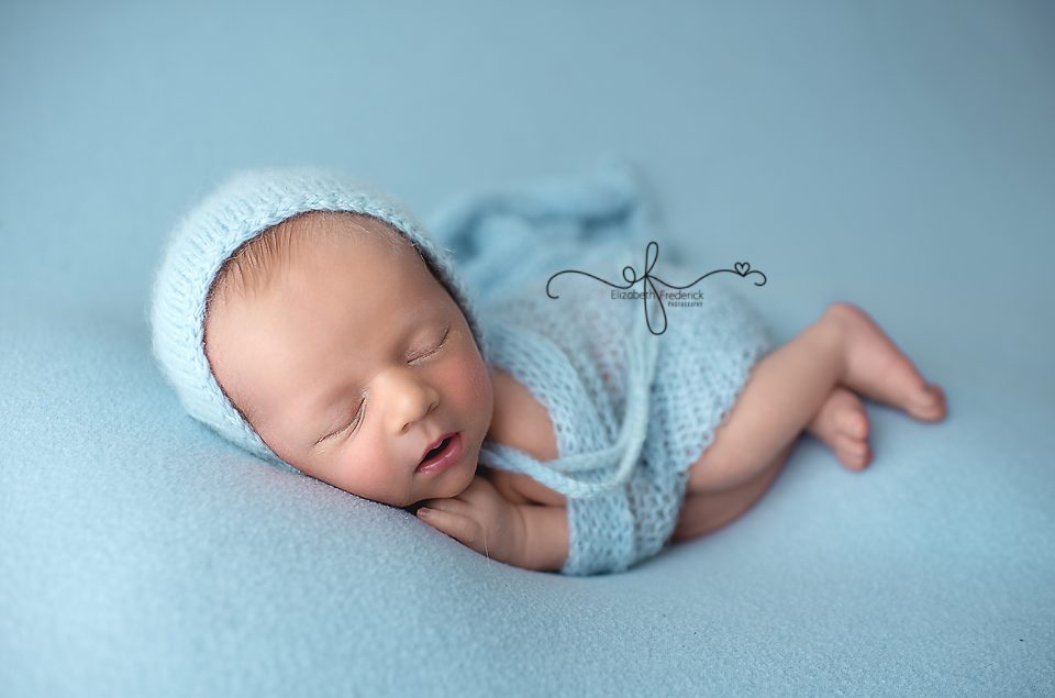 side lying newborn photography pose | newborn pose guide | ct newborn photographer elizabeth frederick photography