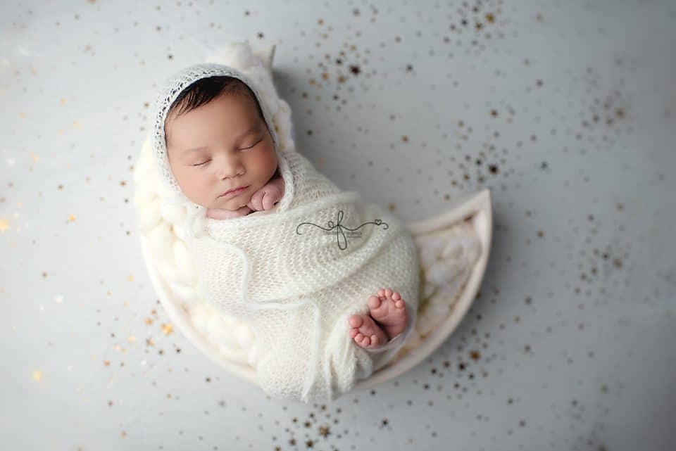 Star & Moon Newborn Photography Session | Moon Newborn pose | CT Newborn Photographer Elizabeth Frederick Photography