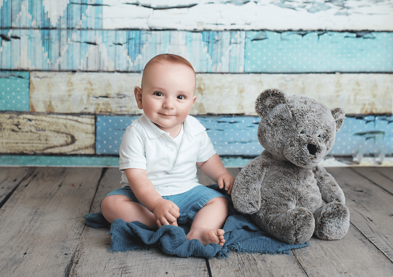 6 month baby milestone session | what age should I book a milestone session? What is a milestone session? CT Baby Photographer Elizabeth Frederick Photography