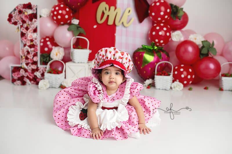 Berry first birthday smash cake session in Meriden CT by Connecticut smash cake photographer