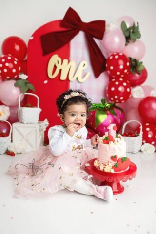 IH-SmashCake2025-31 Berry first birthday smash cake session in Meriden CT by Connecticut smash cake photographer