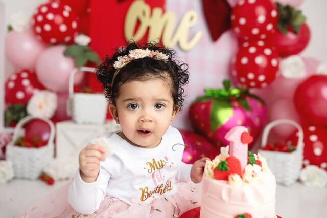 IH-SmashCake2025-32 Berry first birthday smash cake session in Meriden CT by Connecticut smash cake photographer