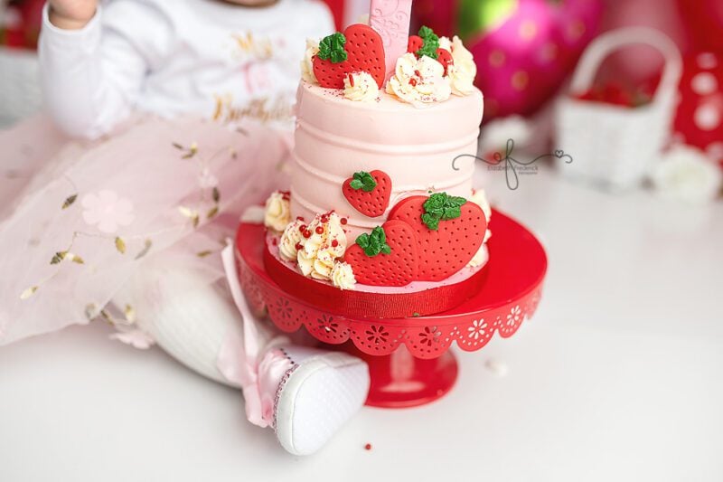 Berry first birthday smash cake session in Meriden CT by Connecticut smash cake photographer